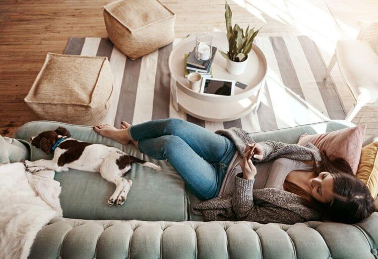 An attractive woman using her cellphone to scroll through online dating apps